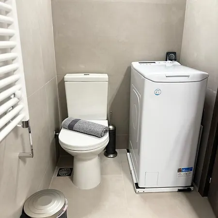 R&g Luxury Varkiza