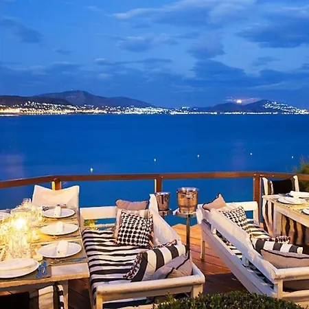 R&g Luxury Varkiza Apartment *